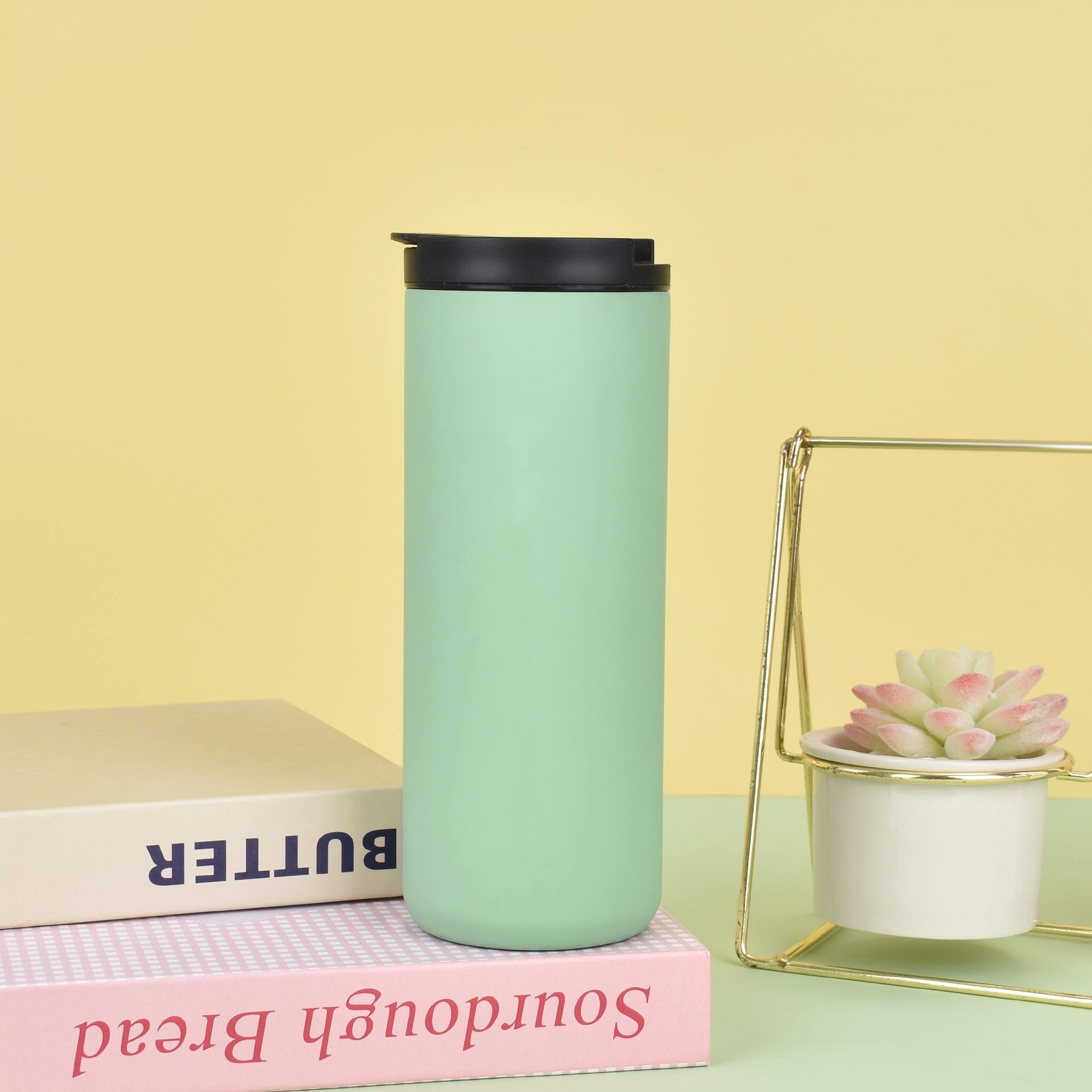 สีเขียวอ่อน