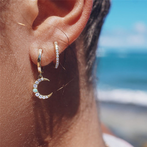 Ensemble de boucles d'oreilles créoles huggie S925 en argent sterling avec rivets étoile et lune incrustés de zircon, style australien - Product Image 3