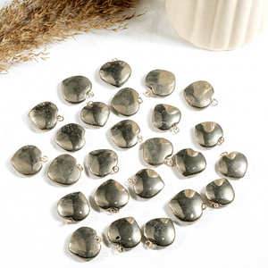 Colgante de Corazón de Pirita de Primera Calidad, Cristales Semipreciosos Curativos, para Meditación, Uso Diario, Fiestas, Unisex, Venta al Por Mayor - Product Image 1