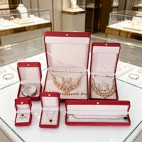 FADELI Coffret à bijoux en cuir PU rouge vin à 5 couches avec logo personnalisé, fermoir doré, intérieur en velours, cadeau de fiançailles ou de mariage