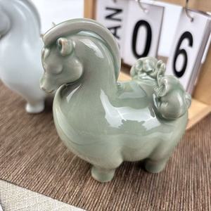 Cheval du zodiaque en céladon de Longquan, décoration de bureau, décoration d'hôtel, cadeau de bureau, cheval porte-bonheur, succès au premier essai - Product Image 2
