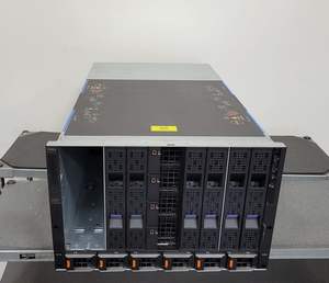 Servidor de chasis modular PowerEdge MX7000 7U Max 16 GPU - Product Image 1