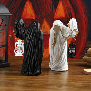 Adorno de Resina de Monje Cobarde con Linterna de Mystic Arts, Decoración Negra de Halloween, Luz Decorativa de Escritorio - Product Image 3