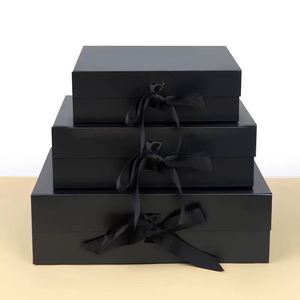 Boîtes en carton rigide recyclé personnalisées avec fermeture magnétique, ruban, pelliculage brillant, vernis sélectif UV pour chaussettes - Product Image 2