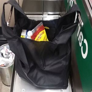 Bolsa de Poliéster Plegable Ecológica Reciclada para Sublimación, Bolsa de Nylon Reciclado de Alta Calidad con Etiqueta Tejida - Product Image 4