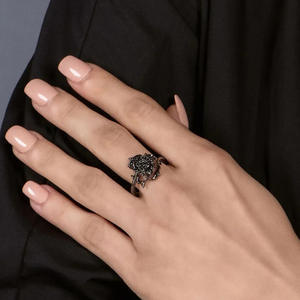 Anello Cocktail Floreale T0814 da Donna con Zirconia Cubica Nera e Micro Pavé, Pietra Rotonda, Regalo, Anelli alla Moda - Product Image 5