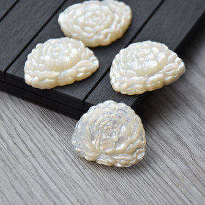 Pendentif pivoine sculpté en nacre blanche naturelle, forme de fleur, double trou, pour la fabrication de bijoux et colliers DIY - Product Image 2