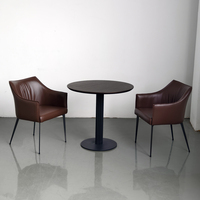 Table basse ronde en bois noir moderne pour usage commercial dans les cafés, écologique et durable