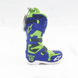 Porte-clés en forme de chaussure 3D de haute qualité, fabrication directe d'usine, design de dessin animé en PVC, OEM disponible - Product Image 1