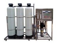 Système de traitement d'eau par osmose inverse (RO) à petite échelle 500 LPH avec moteur PLC, réservoir sous pression et pompe pour la filtration et la distribution de saumure
