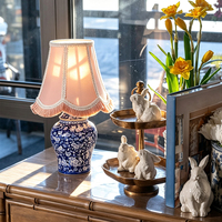 Lampe de table en céramique décorative pour la maison, moderne, peinte à la main, en porcelaine bleue et blanche, sans fil, fonctionnant sur batterie, avec commande tactile LED