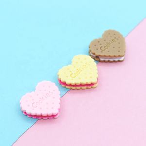 Accesorios de Resina DIY: Decoración de Teléfono Móvil con Diseño de Galleta Sándwich Corazón de Durazno, Comida Japonesa y Juguetes - Product Image 3