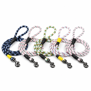 Correa de Nailon para Perro con Diseño Floral Clásico, Resistente, Duradera, Ajustable, con Cierre de Gancho, Estilo Deportivo para Perros Medianos - Product Image 1