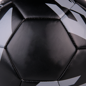 CJ Sports Ballon de football en PVC noir de haute qualité, durable et thermocollé, taille 5-pour tous les âges en match d'entraînement récréatif - Product Image 3