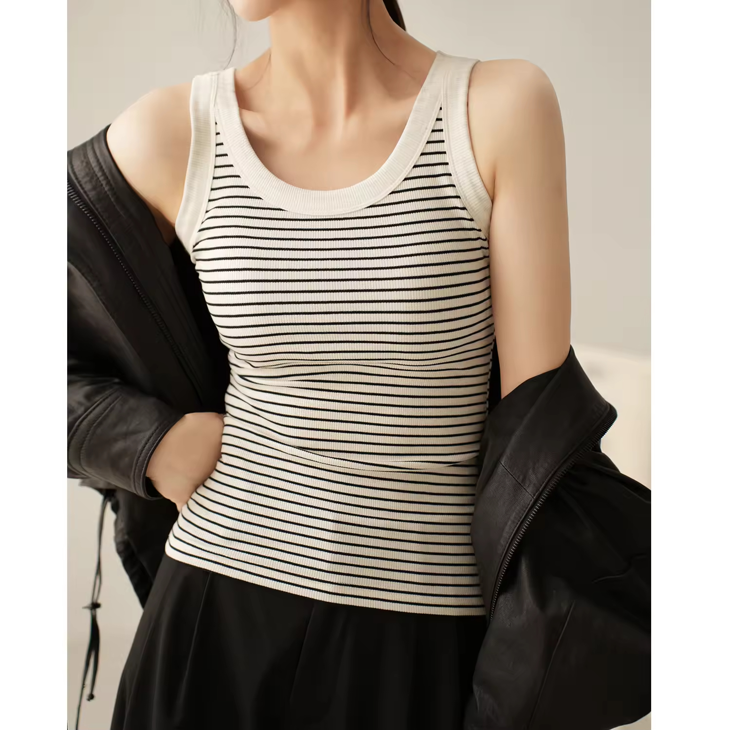 High Quality Breathable Stripe Sleeveless Round Neck Tank Top Women Sports Slim Fit Yoga Fitness Workout Tank Tops