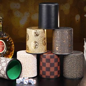 Juego de <span class=keywords><strong>Yatzy</strong></span> de Cinco Dados en Oferta, Vaso para Dados de Cuero PU con Dados - Product Image 6