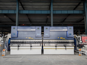 Prensa Hidráulica Doble de Gran Tamaño, Máquina de Doblado de 400 Toneladas - Product Image 2
