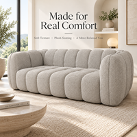 Canapé moderne confortable en PU doux et moelleux, avec dossier incurvé à cannelures carrées, profil bas, assise large modulaire