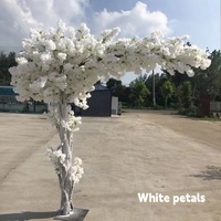 Künstlicher Plastik-Kirschblütenbaum in Weiß, Rosa und Rot für Hochzeit, Neujahr, Halloween, Abschlussfeier und Eventdekoration