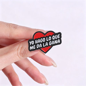เข็มกลัดเคลือบลายคำพูดภาษาละตินสุดฮา "Yo Hago Lo Que Me Da La Gana" ของขวัญสำหรับแฟนๆ และนักสะสม - Product Image 2