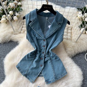 Ensemble tailleur jupe en jean plissée taille haute coupe trapèze pour femme avec chemise sans manches boutonnée – Qualité garantie - Product Image 4