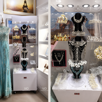 Vitrine rotative en verre personnalisée avec éclairage LED et serrure pour bijoux, montres, cosmétiques, accessoires de téléphonie mobile