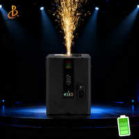 Mini machine à feux d'artifice à batterie de la taille d'une paume 350w Spray 3m Machine à feux d'artifice froids télécommandée, utilisée pour le DJ du club de fête de mariage.