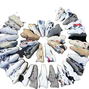 Großhandel nach Weihnachten Clearance-Ausverkauf in großen gemischten Schuhen Stock Sneakers Bulk Men Use Sepatu-Kaufen Sie die neuesten Hot Selling Großhandel Günstige Schuhe Stock