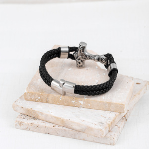 Vyking bracciale in acciaio inox per gli uomini Thor martello ciondolo gioielli chiusura magnetica cinturino in pelle Norse <span class=keywords><strong>mitologia</strong></span> intrecciata Design - Product Image 3