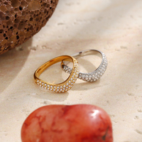 Anillo Dreamshow de Acero Inoxidable Chapado en Oro con Circonitas, Anillo Minimalista con Banda de Cristales Pavé, Joyería para Mujer