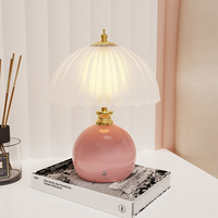 Lampe de chevet créative, sophistiquée et légèrement luxueuse en céramique et verre, avec lumière décorative d'ambiance