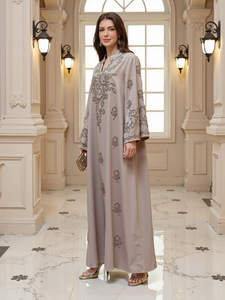 Vestido Abaya Musulmán Elegante con Bordado Nuevo de Alta Calidad al por Mayor 2026, Ideal para Mujeres de Oriente Medio en Dubái - Product Image 4