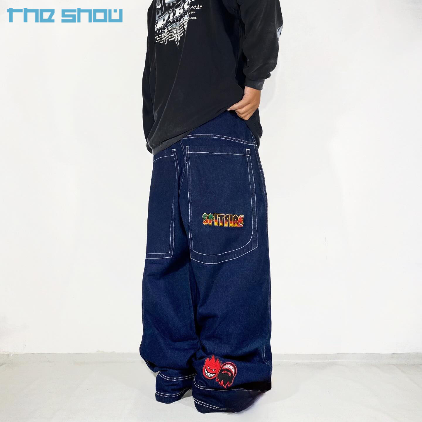 Tailored Comfort and Style: Perfect big pocket jeans for Women Buyers