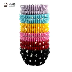 MaisBakery Forros descartáveis de papel para cupcake com bolinhas à prova de gordura, capas para muffins, embrulhos para cupcake, bolos e trufas