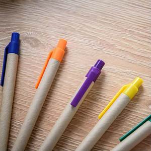 Stylo bille en papier écologique Kraft promotionnel, personnalisable avec logo pour marché aux puces - Product Image 3