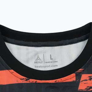 Uniforme de football personnalisé noir et orange à motif délavé, respirant, léger, à manches courtes, avec un design graphique audacieux - Product Image 4