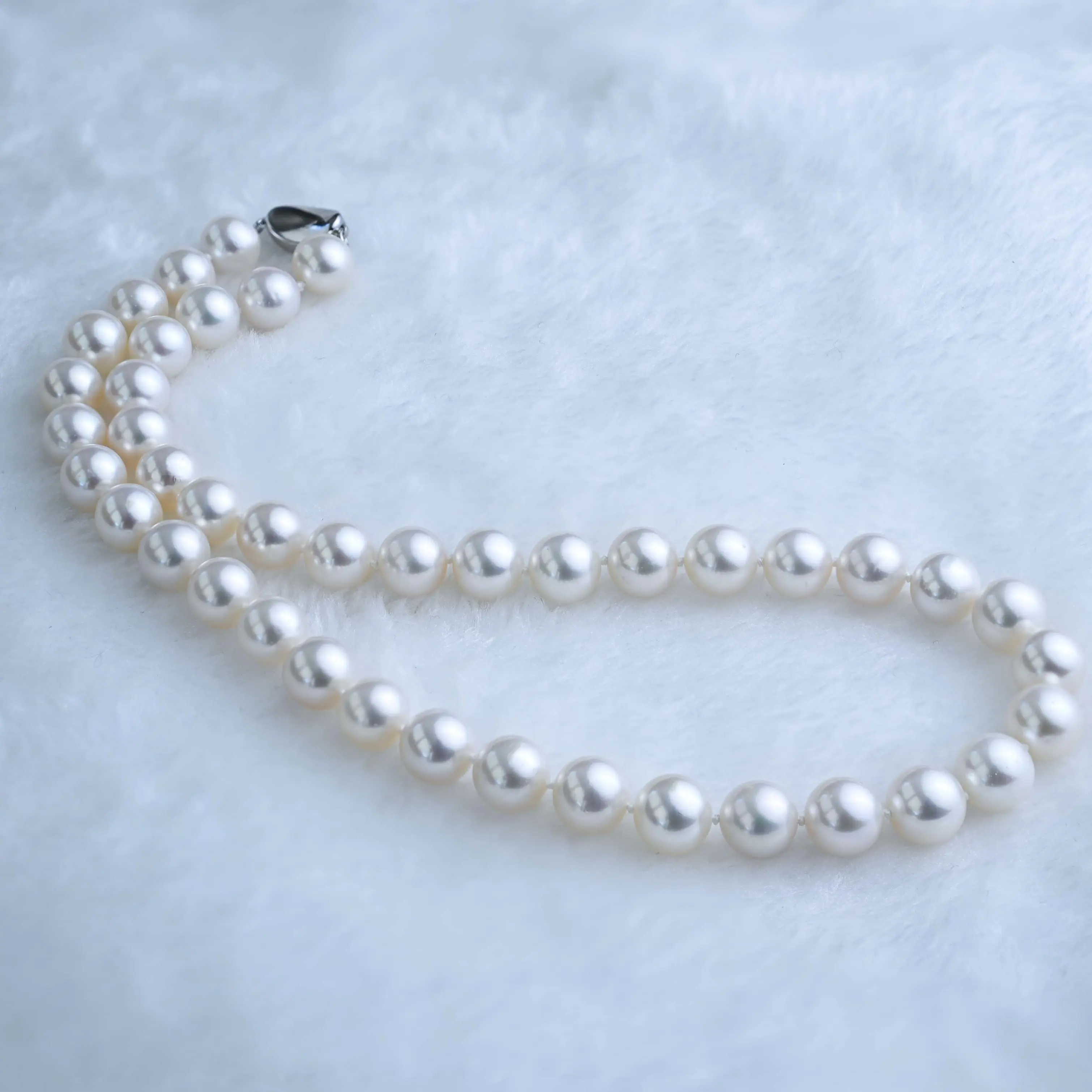 Aurora Series 10-11m Nucleated Pearls Full Bead Chain Large Ingot Clasp Necklace