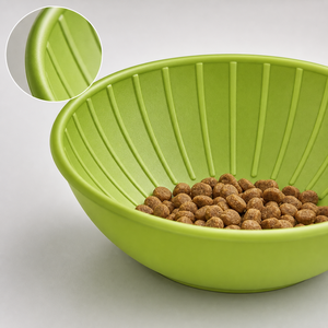 Gamelle en silicone à alimentation lente de type gobelet avec distributeur multifonction eau et nourriture pour chats et chiens - Utilisation à domicile et en voyage - Product Image 5