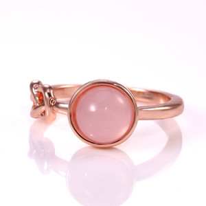 Anello Minimalista Rosa con Dettaglio Ovale per Donne, Accessorio di Moda per Dito Indice - Product Image 2