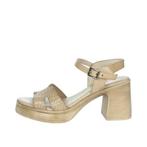 Sandalias de cuña color topo 7061 - Product Image 1