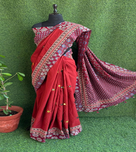 Dernier Bollywood Belle couleur Saree Pur mul coton saree avec patch et travail miroir Avec tasles faits main Avec Blouse - Product Image 1