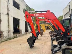 Mini-excavatrice sur chenilles Kubota KX165 d'occasion, 6 tonnes, avec pompe hydraulique KYB, moteur Kubota, accessoire tarière - Product Image 4