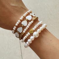 Bracelet en perles d'eau douce en forme de cœur, bijoux de poignet superposés en acier inoxydable pour femmes, cadeau