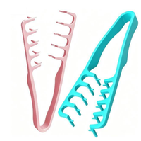 Peigne antistatique Taolu en gros, design tendance en V, pour salon de coiffure, en ABS, texture incurvée, portable, à dents larges, massage confortable pour cheveux bouclés