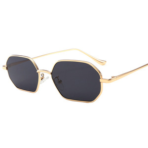 Gafas de Sol Metálicas Cuadradas Pequeñas Estilo Europeo Americano, Montura Dorada, Protección UV400, Unisex, para Uso en Exteriores - Product Image 1