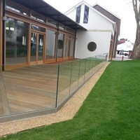 Villa Glasgeländer Außen U-Profil Rahmenloses Gehärtetes Glas Aluminium Französisches Glasbalkongeländer