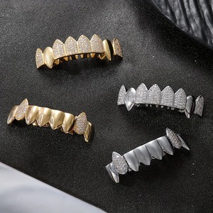 Grillz pour hommes style vampire européen-américain, bicolore, en zircon, pour fête et hip-hop, ornements dentaires à pointes, design géométrique - Product Image 2