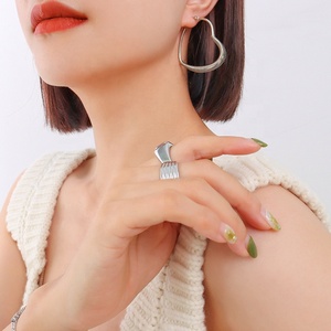Joyería de moda para mujer, de acero inoxidable de corazón pendientes de aro, joyería chapada en oro de 18K, pendientes impermeables - Product Image 4