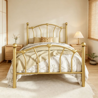 Cadre de lit élégant en métal doré avec tête de lit et pied de lit ornés de cœurs, lit plateforme en fer facile à assembler, taille double, mobilier de chambre à coucher