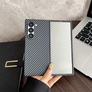 Étui de téléphone magnétique ultra-fin en fibre de carbone avec texture pour Samsung Z Fold 7 6 5 4 3 avec film en verre trempé et protection antichoc - Product Image 1
